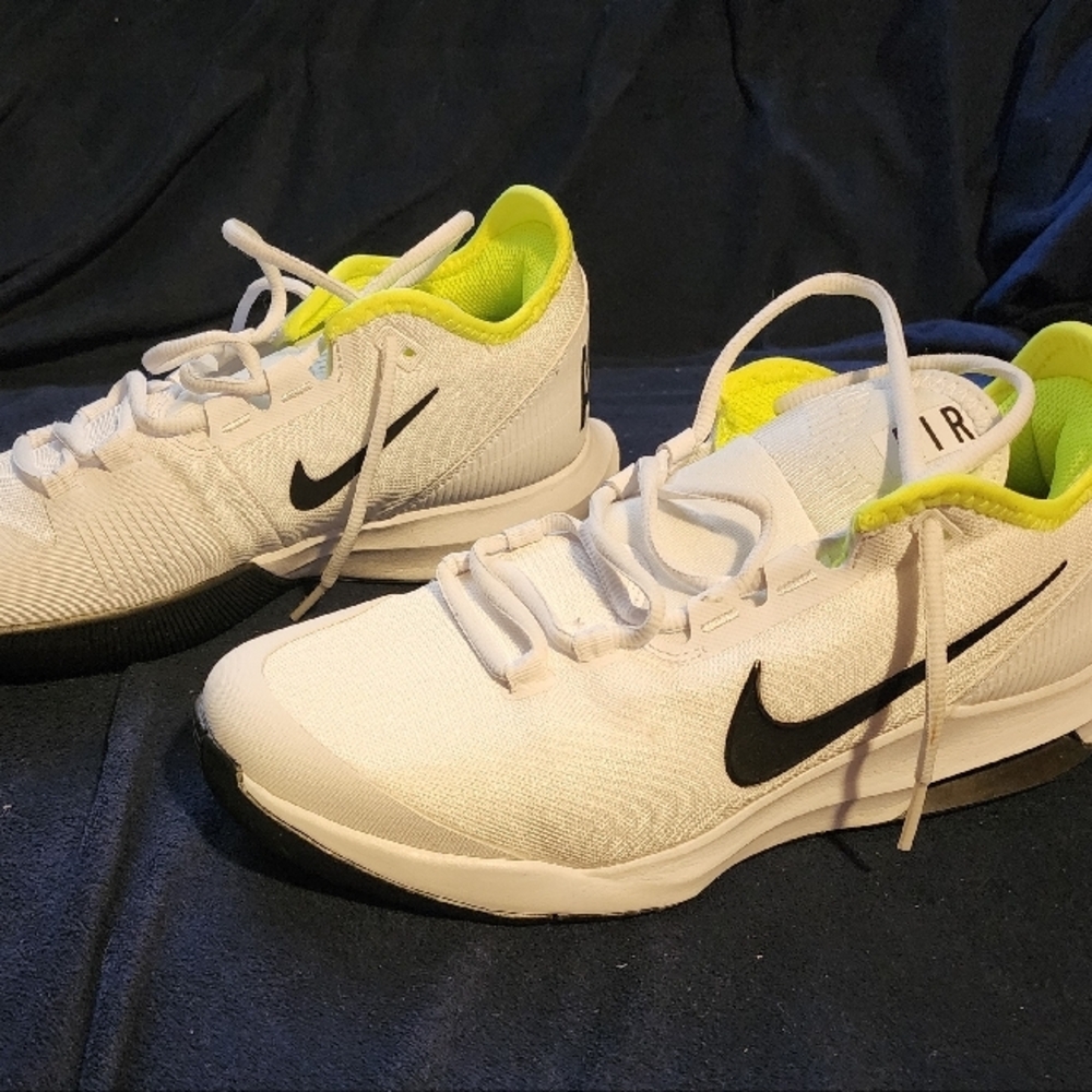 Nike White Yellow Black Sneakers Men's 8.5 AO7351-104 NWOT